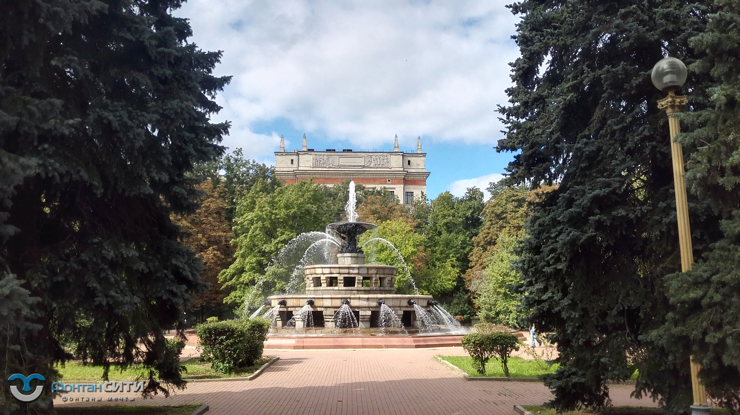 Центральный фонтан МГУ
